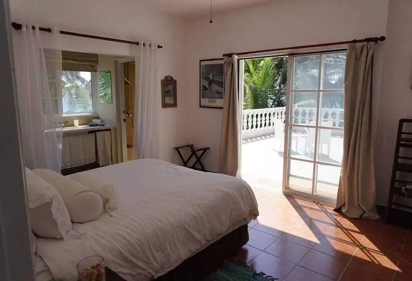 Baoba Breeze Bed & Breakfast  Beachfront Paradise