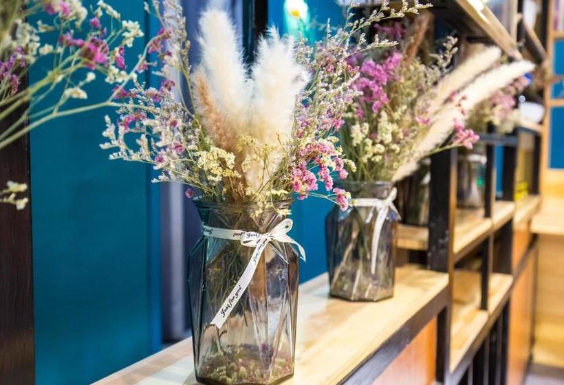 Отель Dalian Lazybill's Hostel