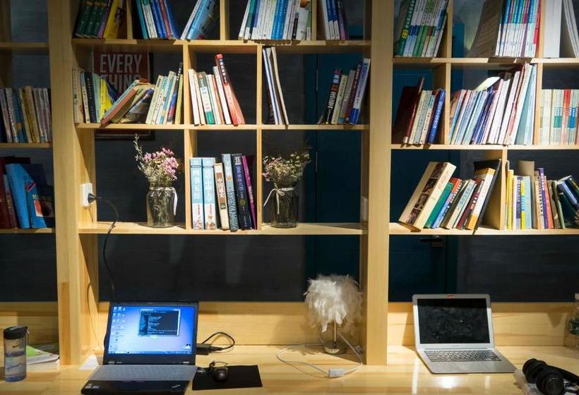 Отель Dalian Lazybill's Hostel