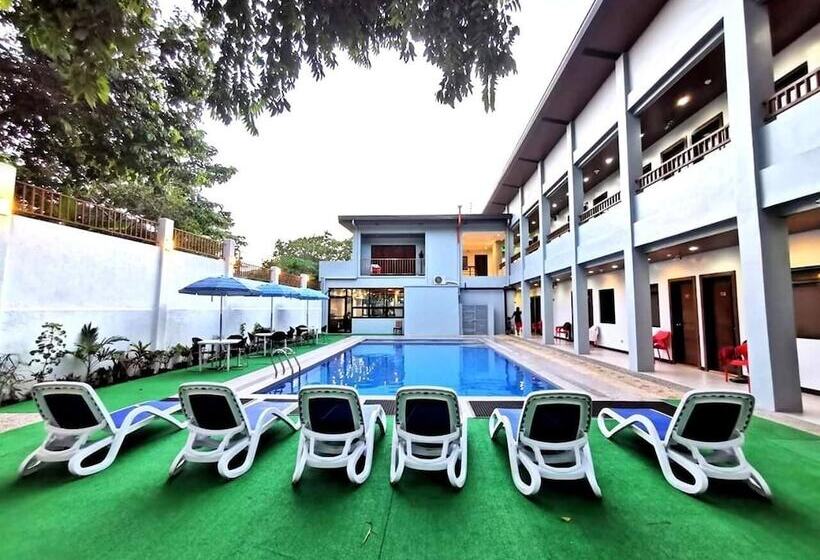 בית מלון כפרי Charms