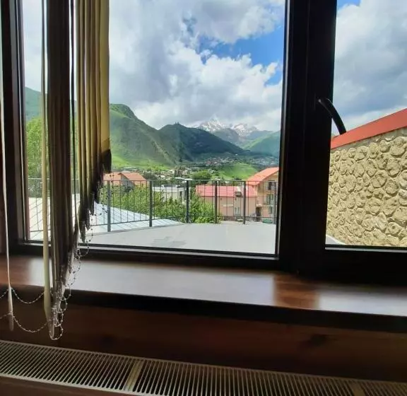 پانسیون Four Season In Kazbegi