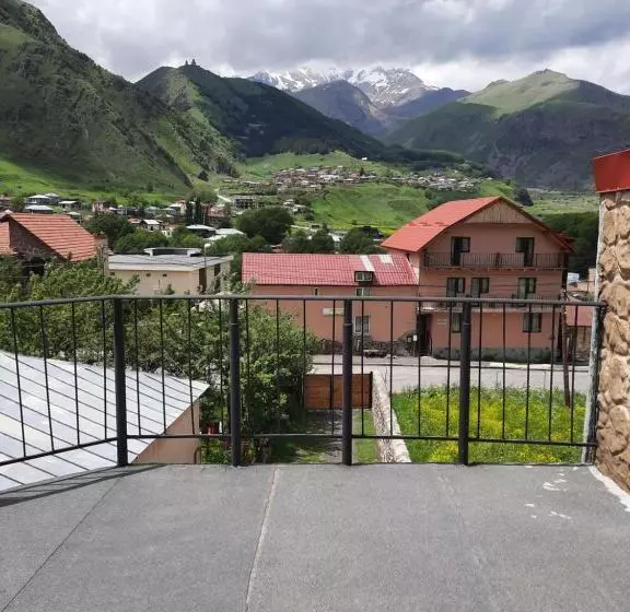 پانسیون Four Season In Kazbegi