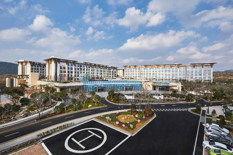 Hotel Landing Jeju Shinhwa World