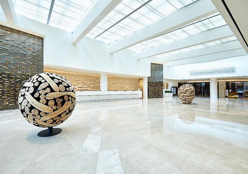 Hotel Landing Jeju Shinhwa World