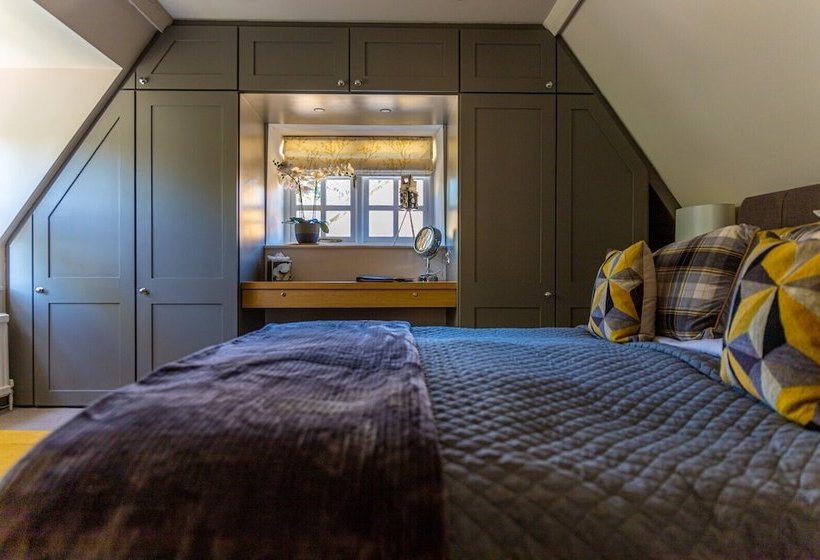 민박 Russell House