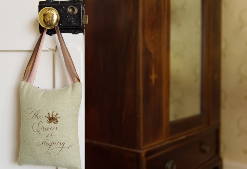 민박 Russell House