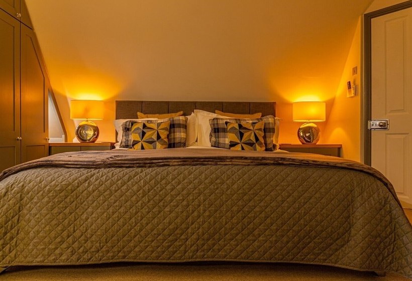 민박 Russell House