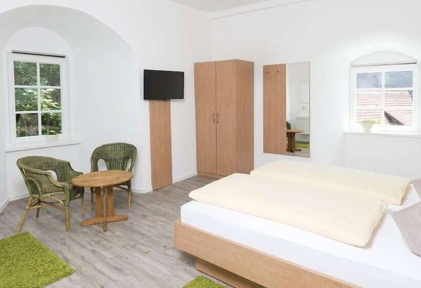 ホテル Garni Burg Waldenstein