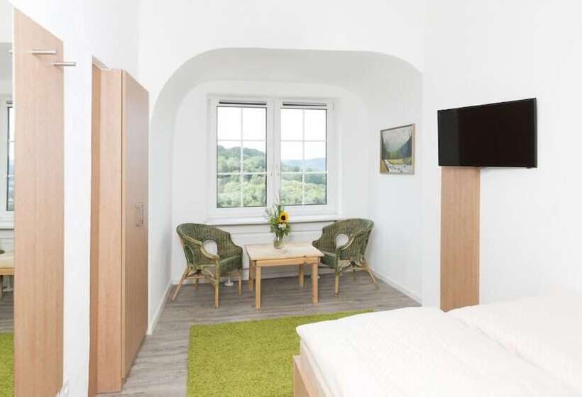 ホテル Garni Burg Waldenstein