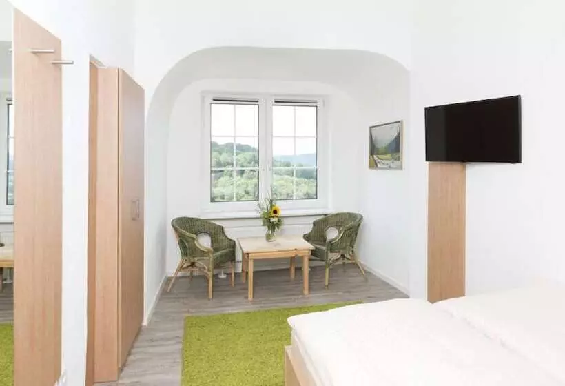 Hotelli Garni Burg Waldenstein