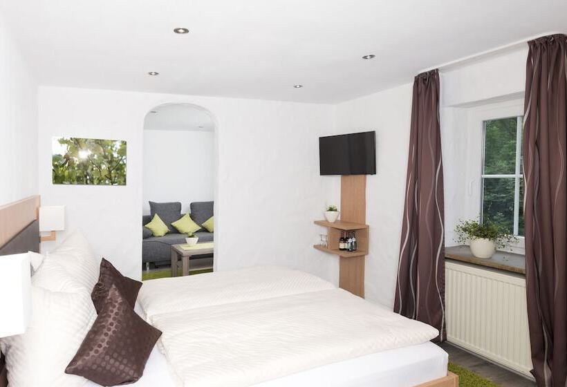 ホテル Garni Burg Waldenstein