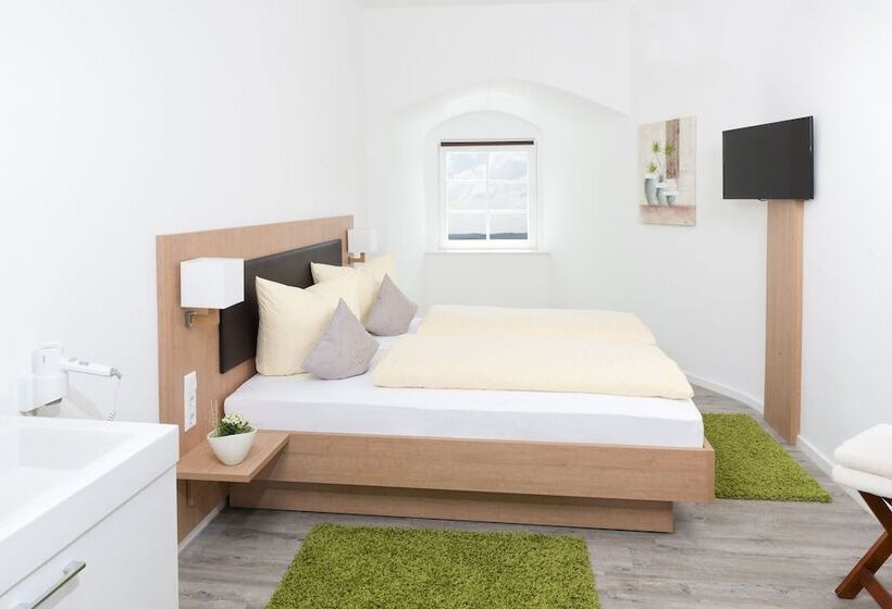 ホテル Garni Burg Waldenstein