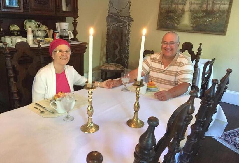 צימר 1872 Denham Inn