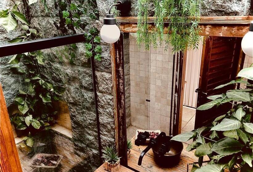 تختخواب و صبحانه Mansion Aline