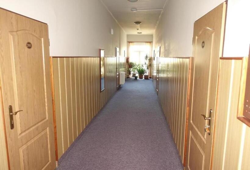 Pension (Hôtel basse catégorie) Staříč