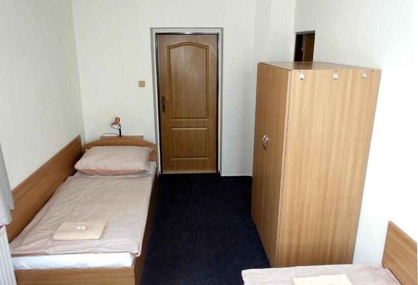 Pension (Hôtel basse catégorie) Staříč