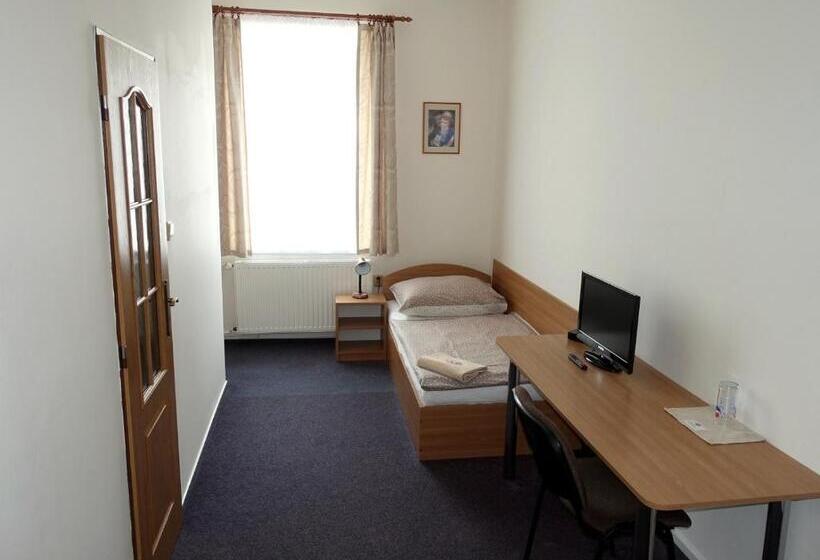 Pension (Hôtel basse catégorie) Staříč