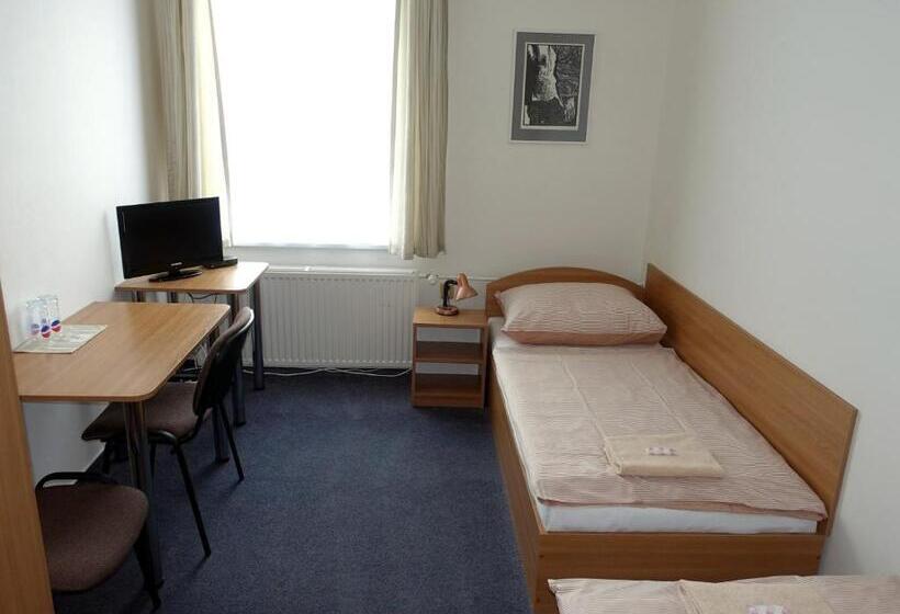 Pension (Hôtel basse catégorie) Staříč
