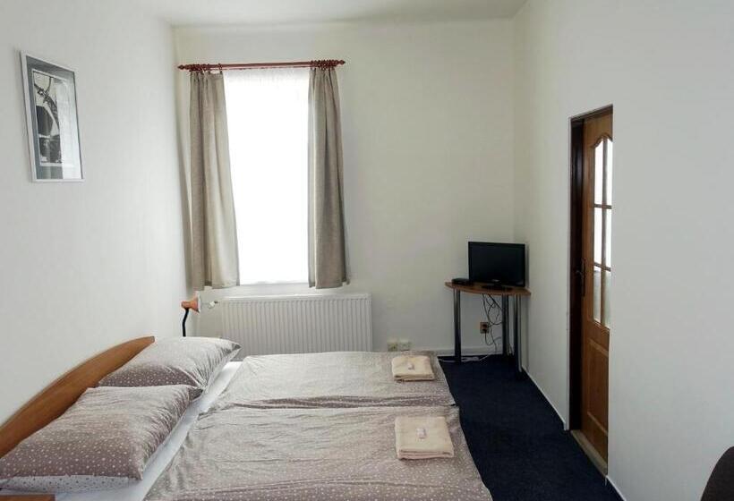 Pension (Hôtel basse catégorie) Staříč