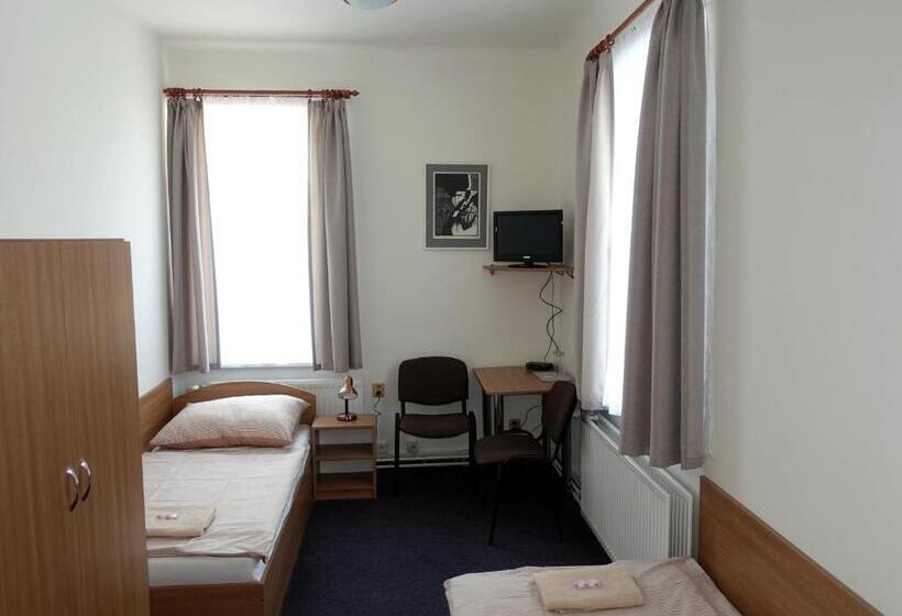 Pension (Hôtel basse catégorie) Staříč