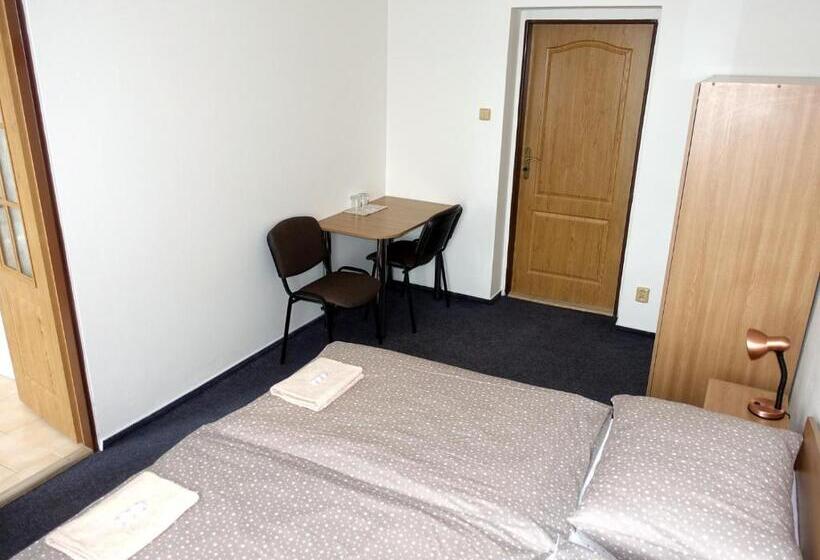 Pension (Hôtel basse catégorie) Staříč