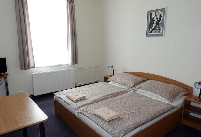 Pension (Hôtel basse catégorie) Staříč