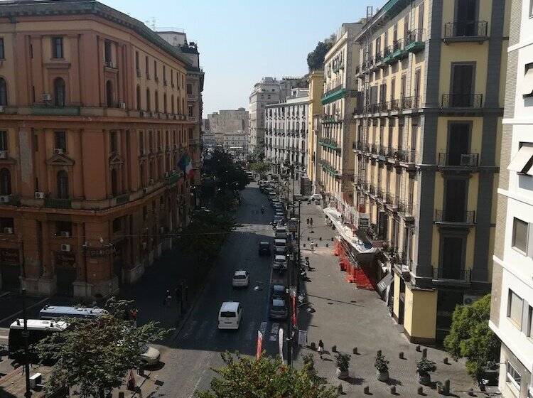 تختخواب و صبحانه Suitenapolisantalucia