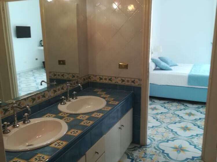 تختخواب و صبحانه Suitenapolisantalucia