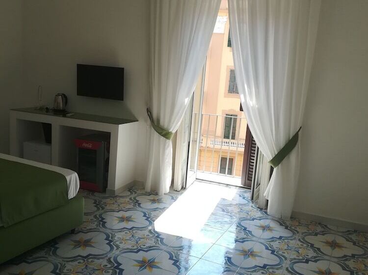 تختخواب و صبحانه Suitenapolisantalucia