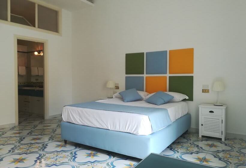 تختخواب و صبحانه Suitenapolisantalucia