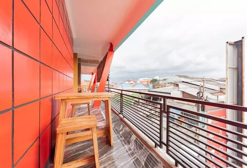 Majatalo Reddoorz Near Kejaksan Station Cirebon