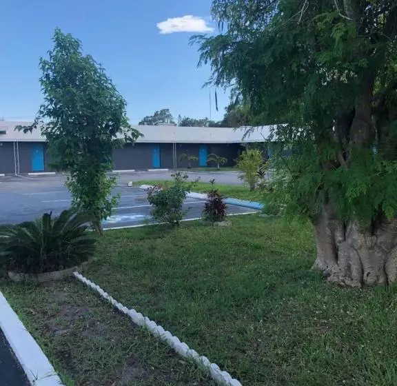 Hotelli Bay Breeze Inn Bradenton Downtown