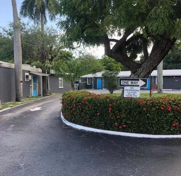 Hotelli Bay Breeze Inn Bradenton Downtown