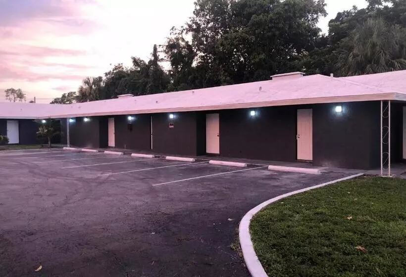 Hotelli Bay Breeze Inn Bradenton Downtown