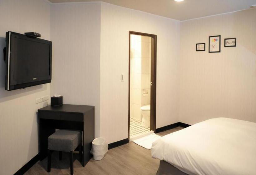 هاستل Huang Kai