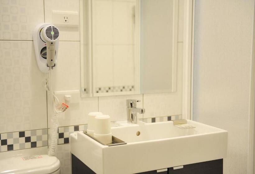 هاستل Huang Kai