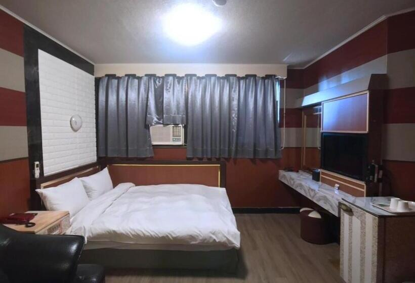 هاستل Huang Kai