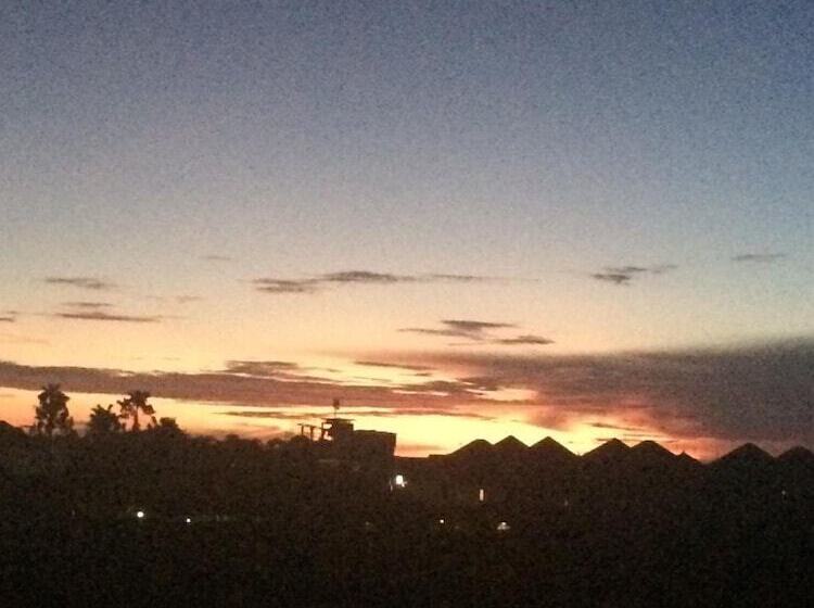 پانسیون Full Moon Guest House