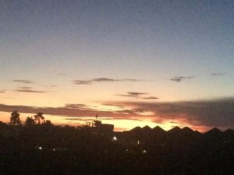 پانسیون Full Moon Guest House