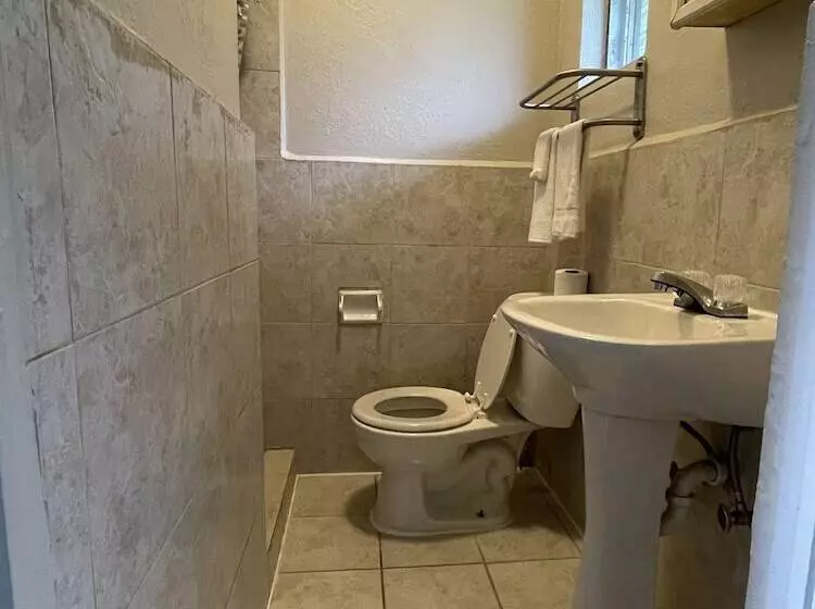 モーテル Economy Inn