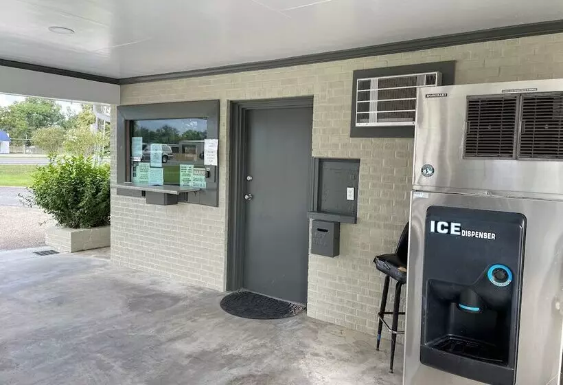 モーテル Economy Inn