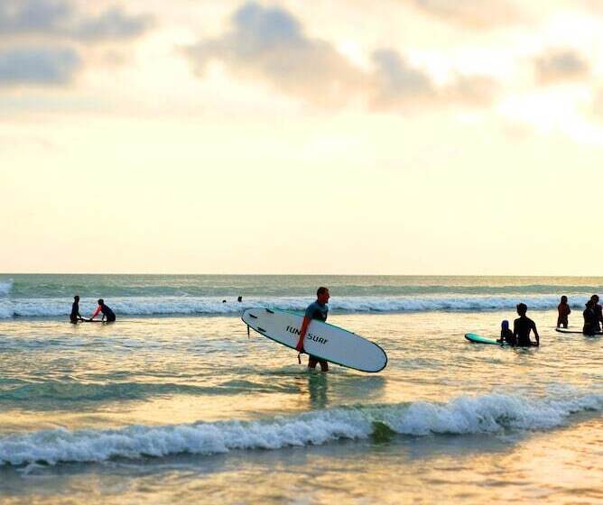 פנסיון Sahadewa Suites Residence