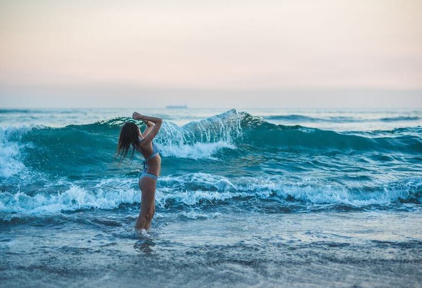 פנסיון Sahadewa Suites Residence