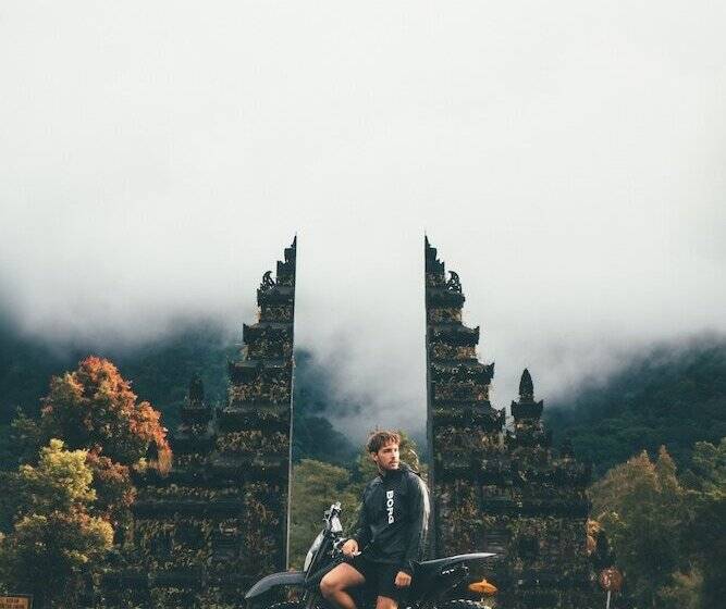 פנסיון Sahadewa Suites Residence