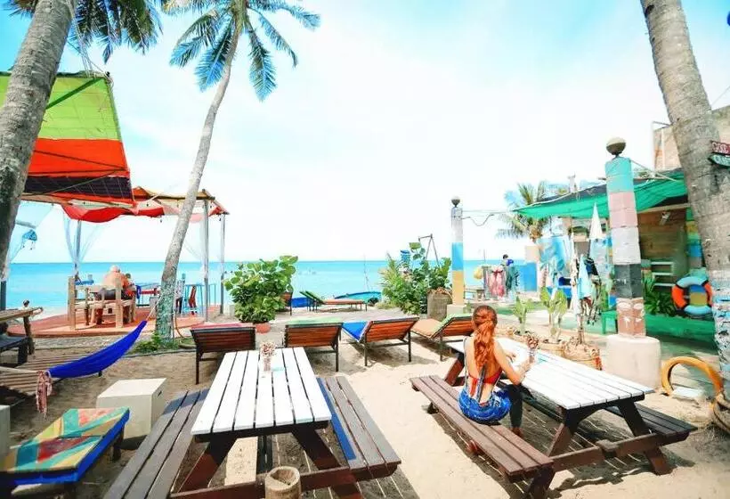 Eva Hut Mui Ne Beach Hostel