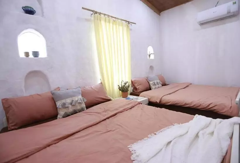 Eva Hut Mui Ne Beach Hostel