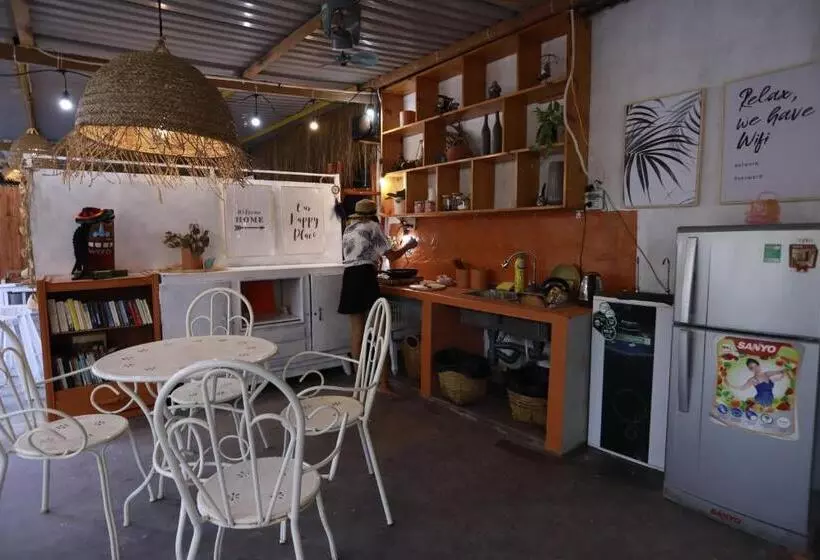 Eva Hut Mui Ne Beach Hostel