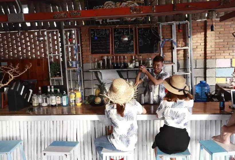 Eva Hut Mui Ne Beach Hostel