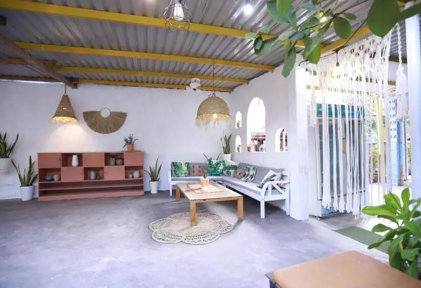 Eva Hut Mui Ne Beach Hostel