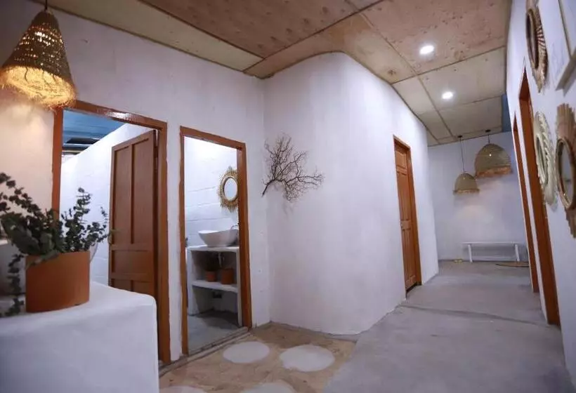 Eva Hut Mui Ne Beach Hostel